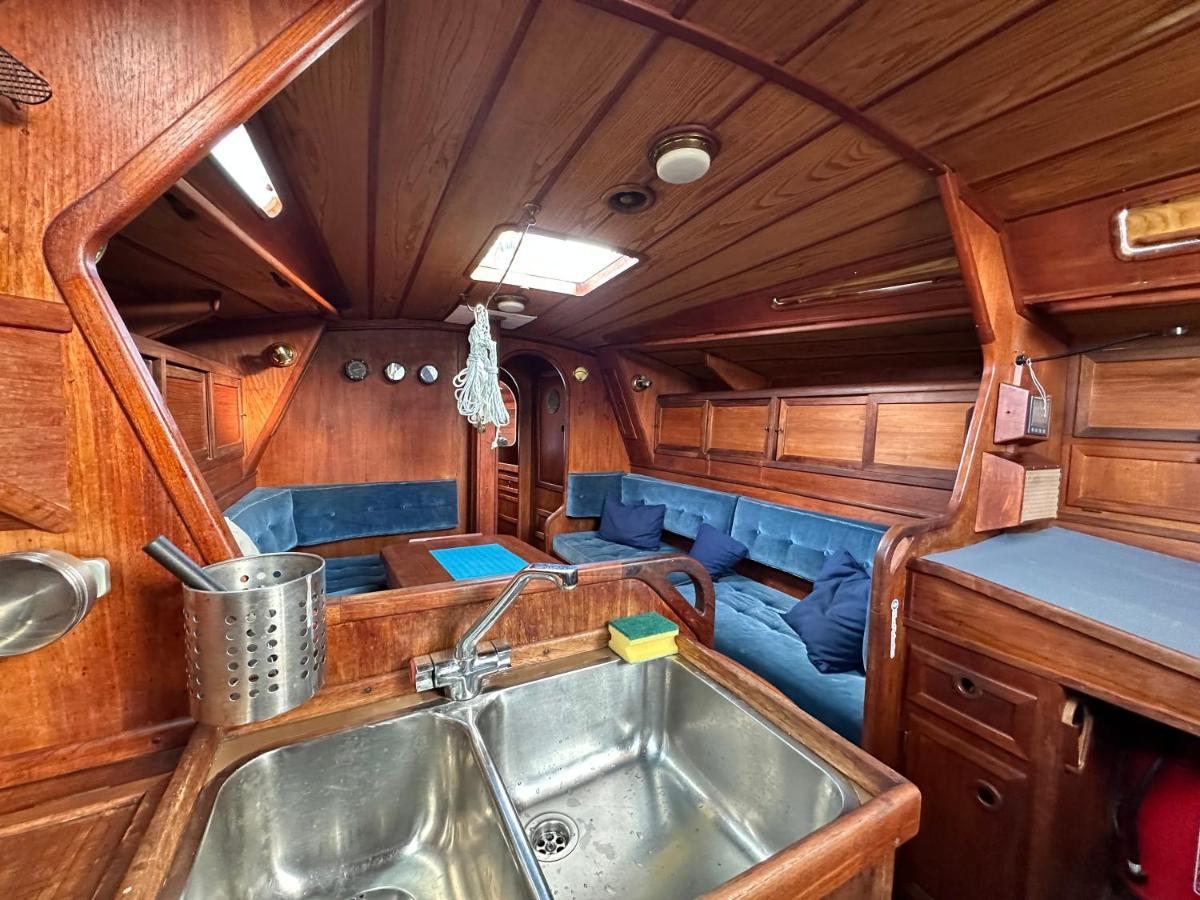 Готель Unique Wooden Sail Yacht + 2 Bikes Included! Сан-Адріа-де-Бесос Екстер'єр фото
