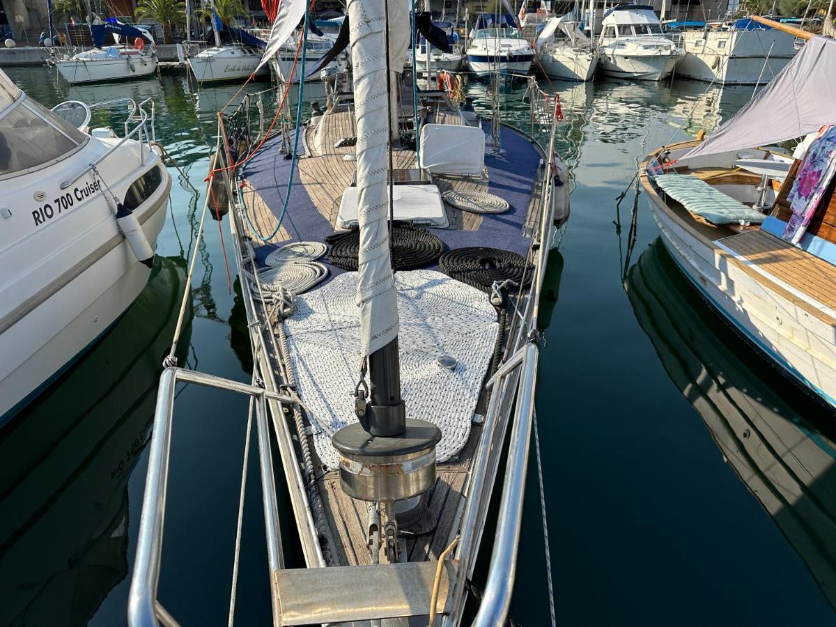 Готель Unique Wooden Sail Yacht + 2 Bikes Included! Сан-Адріа-де-Бесос Екстер'єр фото
