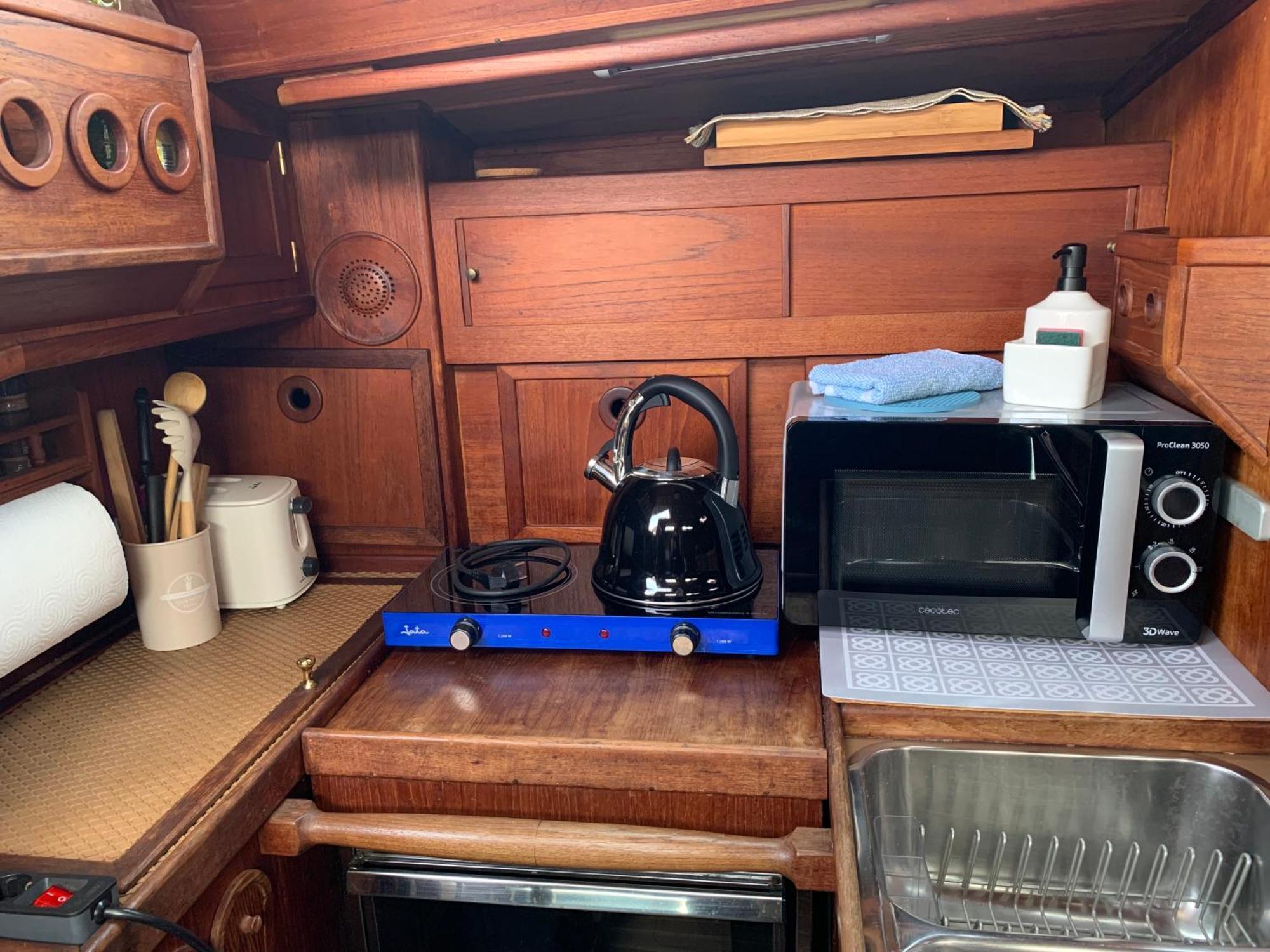 Готель Unique Wooden Sail Yacht + 2 Bikes Included! Сан-Адріа-де-Бесос Екстер'єр фото